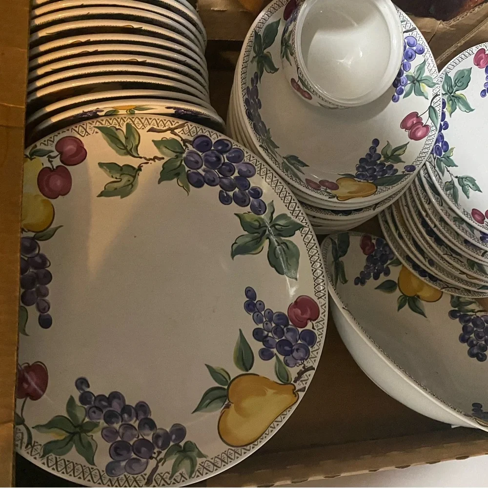 Cafe Classico dinnerware set - Picture 3 of 7